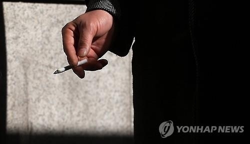 "흡연이 경추 디스크 마모 촉진시킨다" - 2