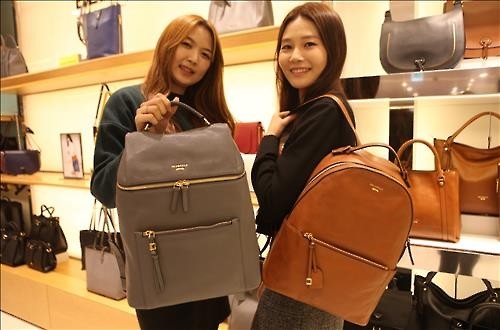 롯데백화점, 3월 초까지 새학기 가방·옷 할인 - 2