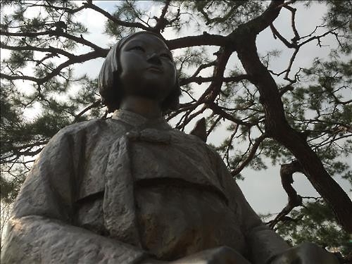 3·1절에 '소녀상' 전시 개막…"역사의 진실 알렸으면" - 2
