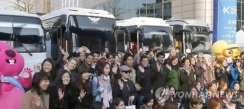 외국인 전용 첫 버스여행 상품…'K트래블버스' 운행 개시 - 2