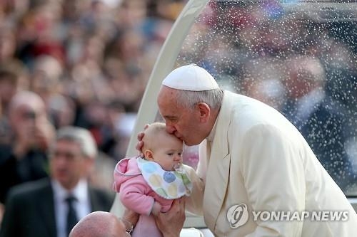 '원칙과 포용' 모두 담은 교황 '가족 권고'에 환영·실망 엇갈려 - 3