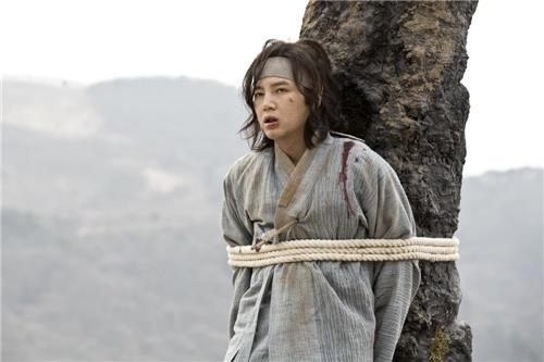 뱀 뜯어먹고 멍석말이 당하고…독기 품은 한류스타 장근석 - 4