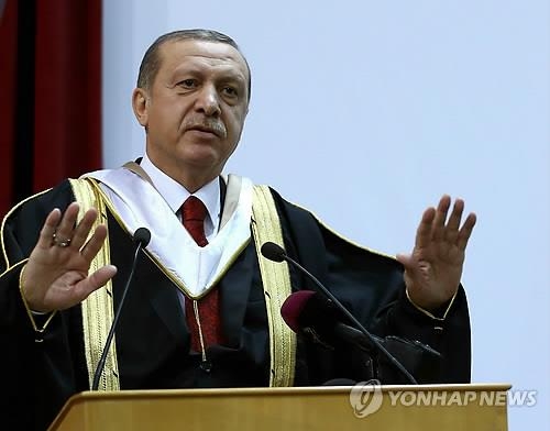 터키 총리 전격 사퇴…대통령과 권력 다투다 '백기'(종합) - 2