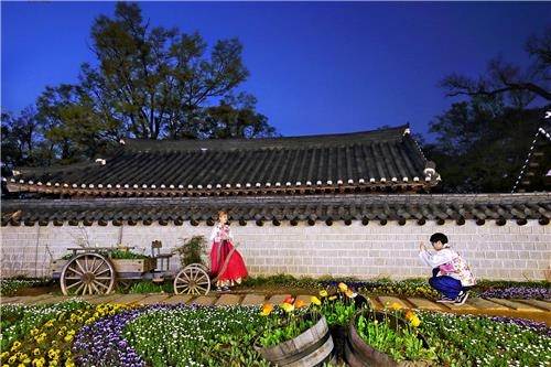 빛의 예술과 먹거리가 있는 전주 밤 마실 - 4