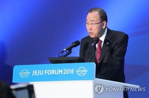 與 "潘, 유엔 총장 경륜 대한민국 위해 써달라" 환영 - 2