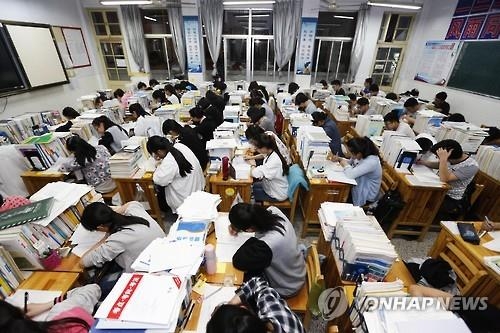 중국 대입시험 '가오카오' 앞두고 '짝퉁 대학 주의보' - 2