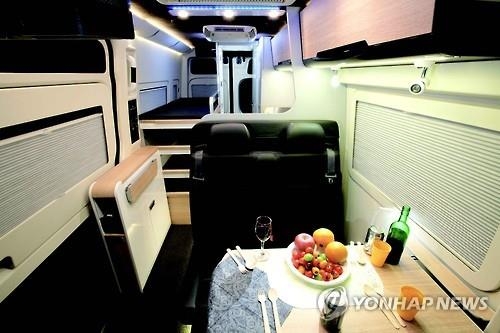 현대차 '유니버스 프레스티지'…비행기 1등석 뺨치는 좌석 - 4