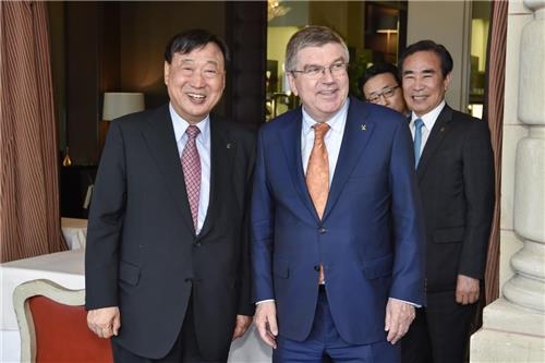 평창조직위 이희범 위원장, IOC 위원장과 첫 면담 - 2