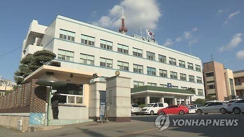 "여교사 지키러 갔다"던 주민도…현장서 '성폭행 증거' 검출 - 2