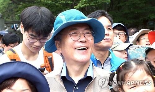 문재인, 12년만에 히말라야 트레킹…'성찰의 시간'(종합) - 4