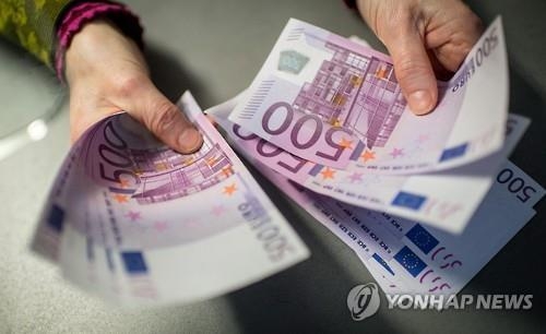 마이너스금리에 은행들 반기 들었다…"차라리 금고에 현금 보관" - 2