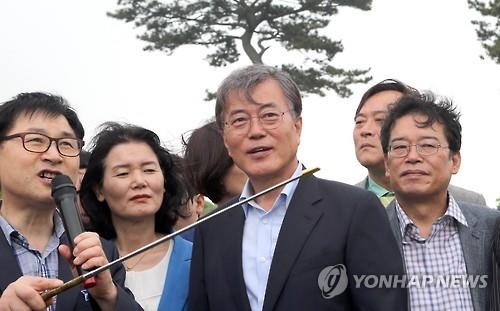오는 13일 히말라야行 앞둔 문재인…"도 닦고 오겠다" - 2