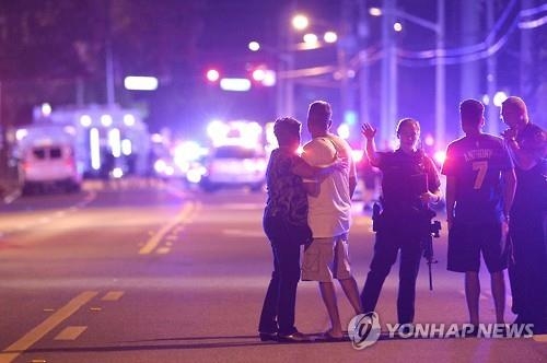 美올랜도 테러, 게이 노렸나?…"아들, 남자끼리 키스 보고 격분" - 2