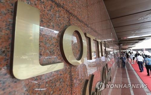 롯데-前정권 밀월 관계, 검찰 수사로 재조명 - 3