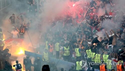 <유로2016> 유럽 축구 잔치 최대 적은 '관중 폭동' - 2