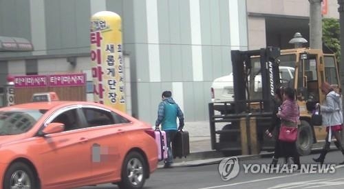 태국 "한국 마시지업소 취업, 결국은 성매매" 불법브로커 경계령 - 2