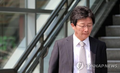 '확전 자제' 與 친박계…전대까지 '발파 유보'(종합) - 3