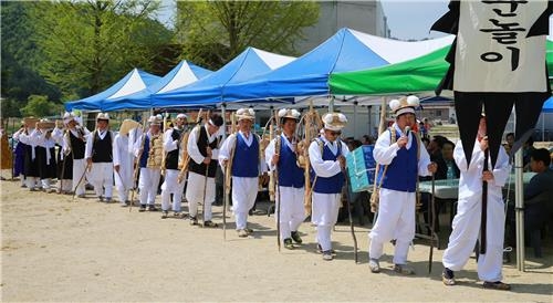 '보부상 옛길따라…' 울진서 십이령 등금쟁이 축제 - 2