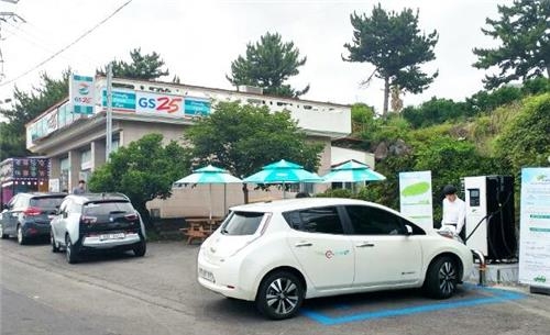 전기차 충전 편의점 등장…GS리테일 서귀대포점 - 2