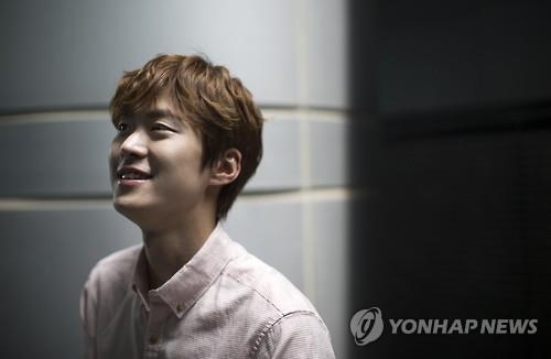 '딴따라' 공명 "잘 시간 쪼개 운동하는 지성…많이 배웠다" - 2