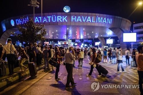 이스탄불공항 자폭테러로 36명 사망…'IS건국'2년 연쇄테러 비상(종합5보) - 3