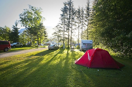할슈타트는 숙박시설 예약이 하늘의 별따기다. 아름다운 캠핑장은 자리가 있다.