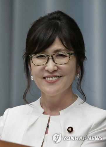이나다 日방위상 '우익본색'…첫 출근길에 "침략은 평가의 문제" - 2