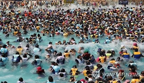 전북 가마솥더위 절정…완주 37.1도 - 2