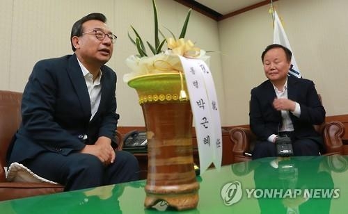 이정현 "대통령과 맞서는게 정의라 인식하면 여당의원 자격없어" - 2