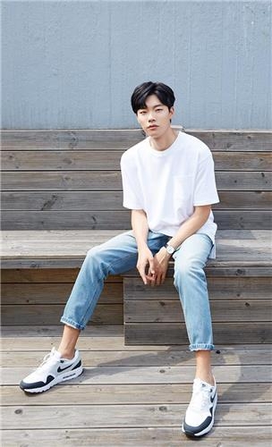 류준열, 9월25일 생일기념 팬미팅 개최 - 2
