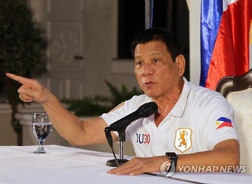 두테르테 "전 대통령 임명 관료 해임"…부패척결 대대적 물갈이(종합2보) - 2