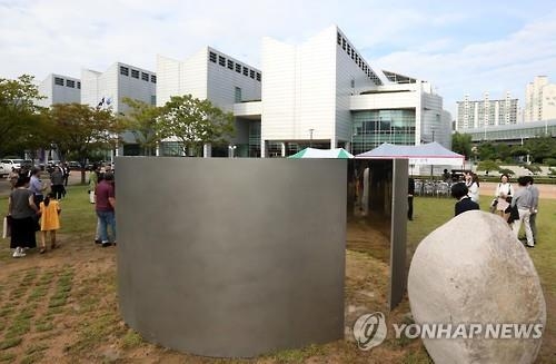 이우환 "일본에 한국작가 소개하려고 애썼다" - 2