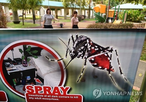 싱가포르 지카 바이러스 집중 발생지역에 설치된 모기 방제 안내 홍보물[AFP=연합뉴스 자료사진]