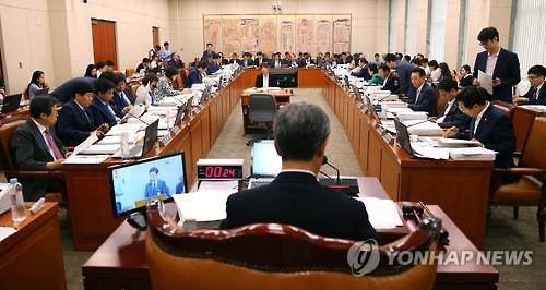 <국감쟁점> 교문위, 누리과정 등 곳곳 지뢰밭 - 2