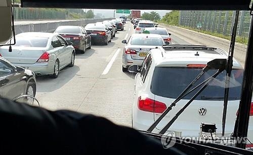 꽉 막힌 고속도로