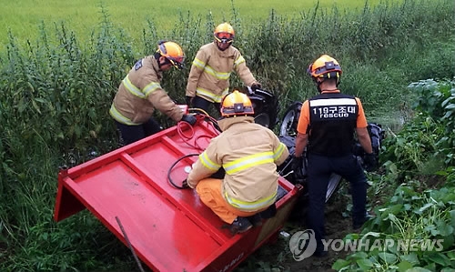 면허 없어도, 음주운전도 'OK'…도로 위 흉기된 농기계(종합) - 1