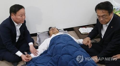 靑, 국회파행 장기화 우려…'정상화' 물밑조율 계속 - 3