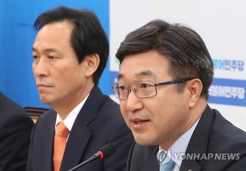 윤호중, "경제 양대수장 외국서 다른 시각, '원정썰전' 개탄" - 1
