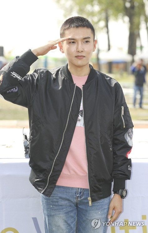 슈주 려욱 현역 입대…"건강히 다녀오겠습니다"(종합) - 2