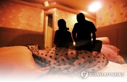 남성 손님 돌연사…외국인 여성 알선 성매매 조직 '발각' - 1