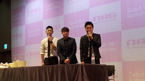 (서울=연합뉴스) 이은정 기자 = 22일 데뷔 19주년 팬미팅 연 1세대 그룹 NRG