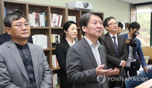 창원대학교 방문한 안철수 전 국민의당 대표