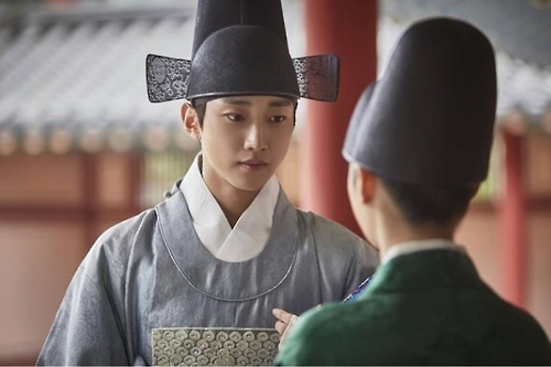 '구르미' 진영 "짝사랑은 그만…로코서 사랑 이루고파" - 2
