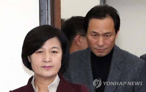 민주 의총, '거국내각'부터 '하야·탄핵' 주장까지 분출 - 1