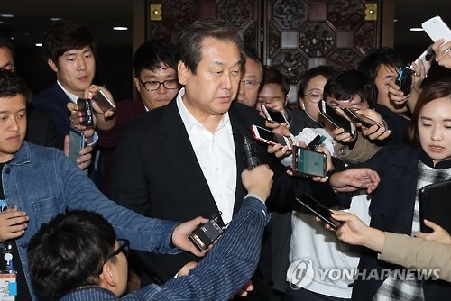 의원총회 마친 김무성