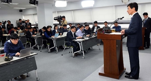 기자회견하는 안희정 충남지사