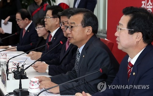 與 "거국총리 거부하고 장외로 가는 野, 당리당략에 올인" - 1
