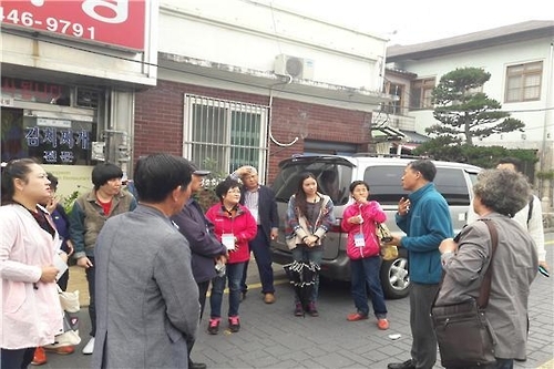 군산 도시재생사업지 견학 장면