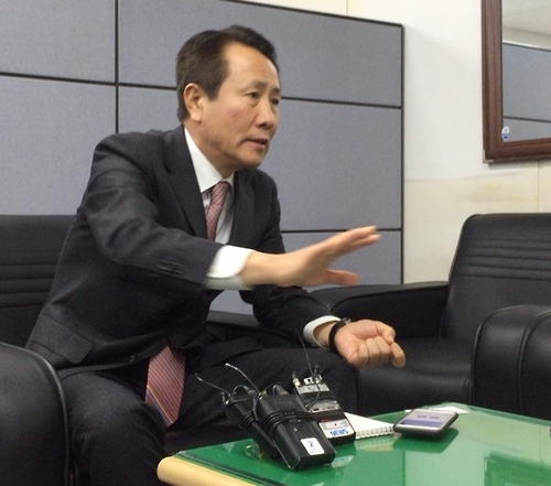 국제수영연맹 방문결과 설명하는 조영택 조직위 사무총장