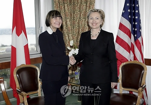 칼미 레이 스위스 전 외무장관과 힐러리 클린턴
